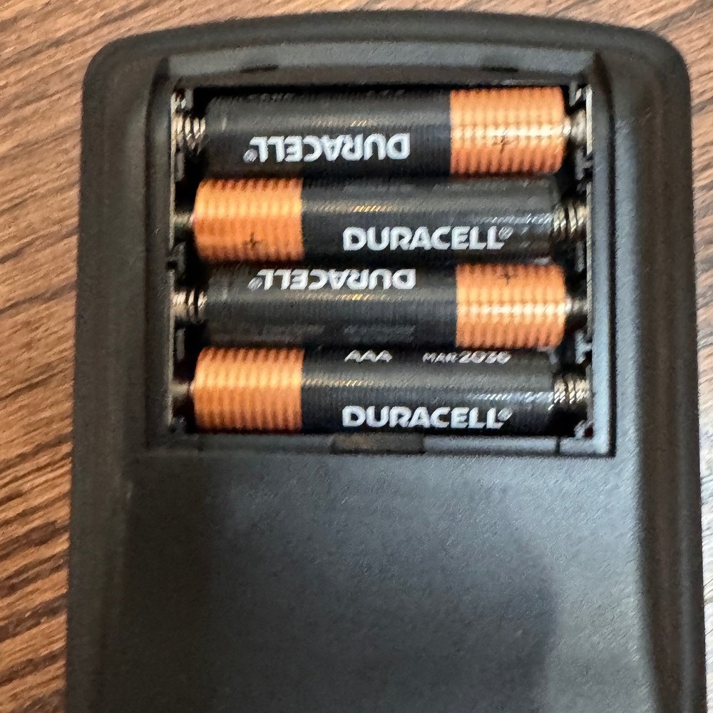 Cambridge Audio Universal Remote M1 Multimedia Explorer Backlit Control TESTED - Picture 4 of 5